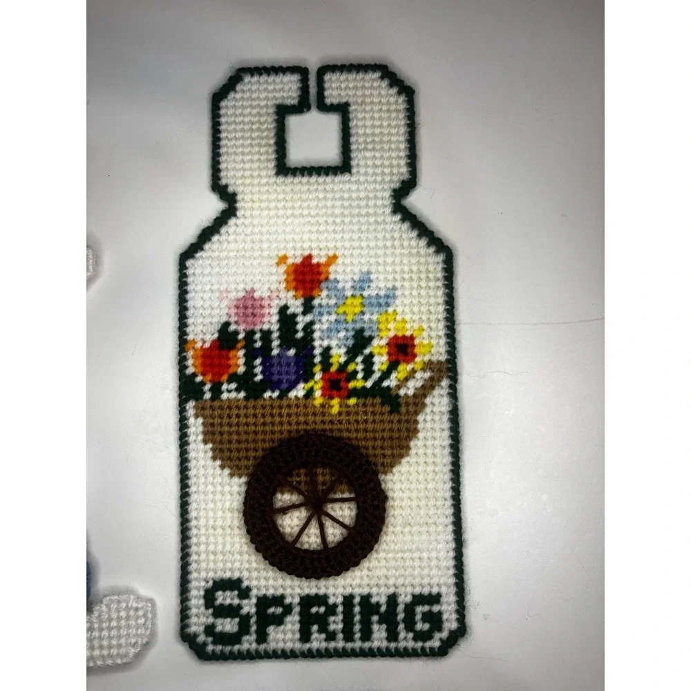 4‎ Vintage Plastic Canvas Door Hanger Spring Flowers Bunny Flowers Needlepoint
